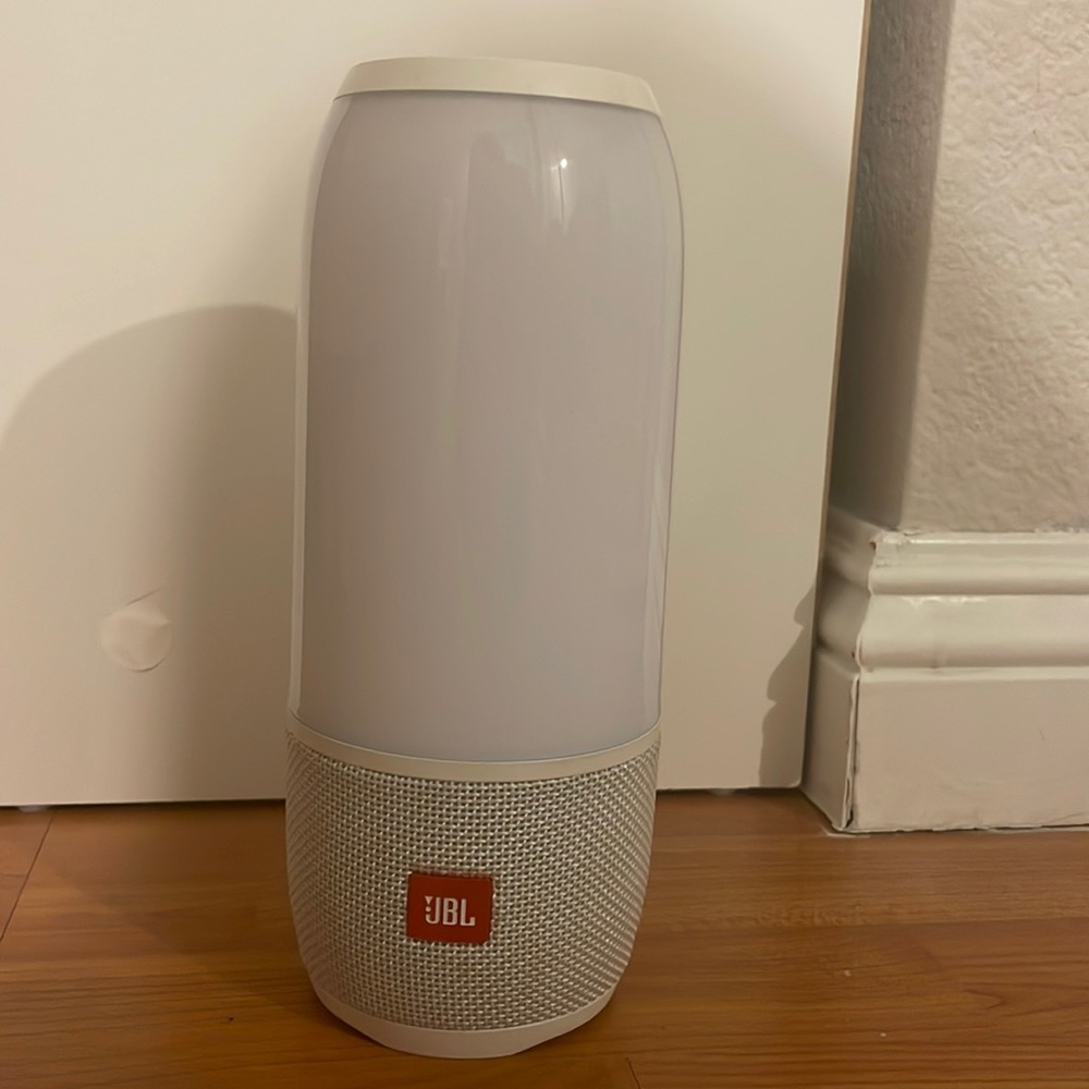 JBL White bluetooth speaker